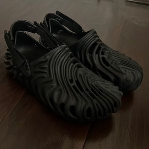 Salehe Bembury Mens Crocs Size 11 Black